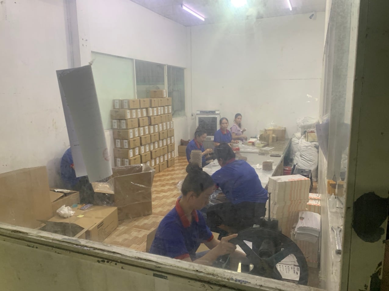 QC checking & package room.jpg